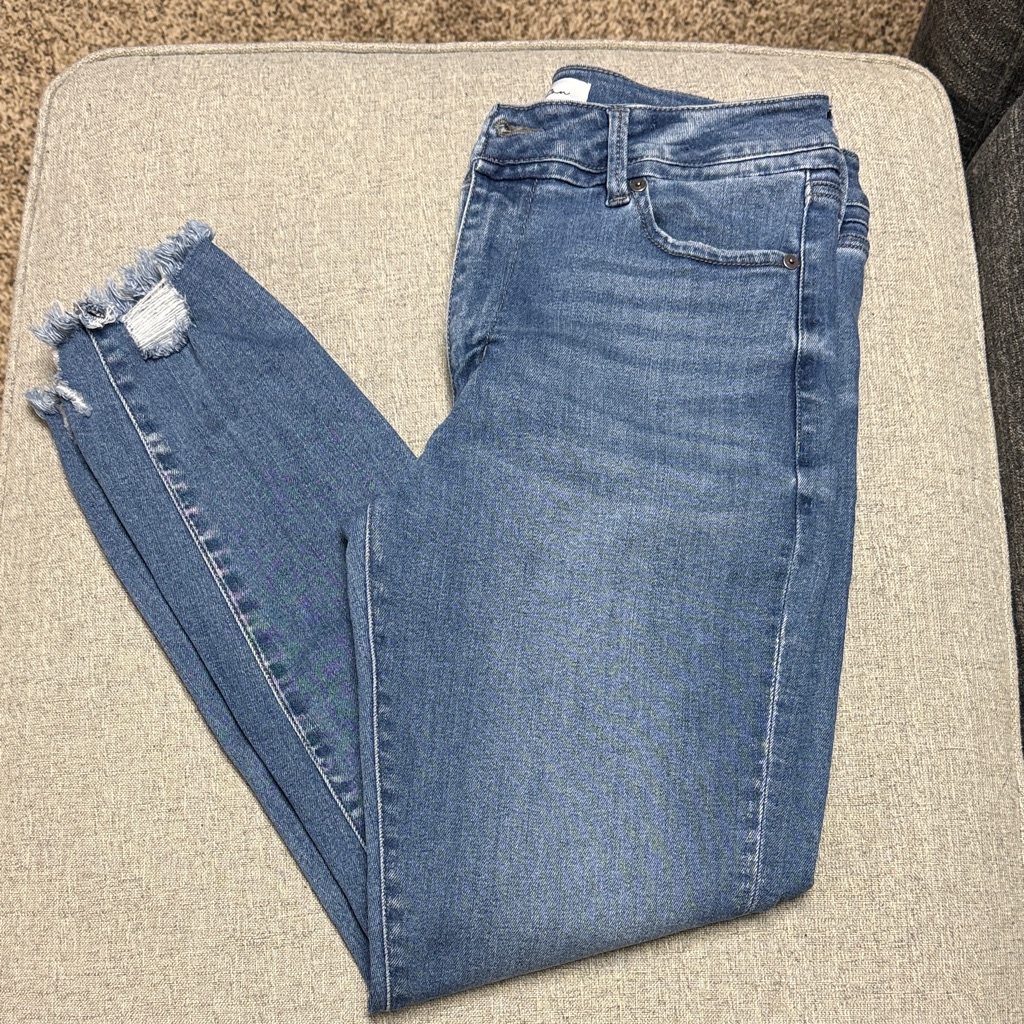 Kancan Distressed Light Blue Cropped Jeans